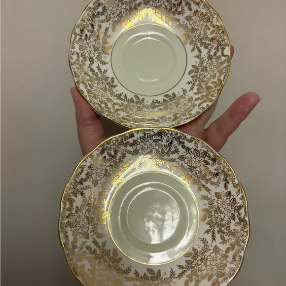 Elegant Colclough China Tea Set for 4 (8 pieces) - Picture 12 of 14